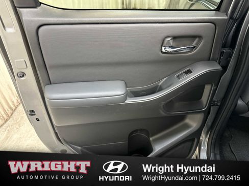 Used 2023 Nissan Frontier SV w/ Midnight Edition Package image 12