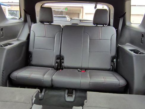 Used 2022 Chevrolet Traverse RS image 41