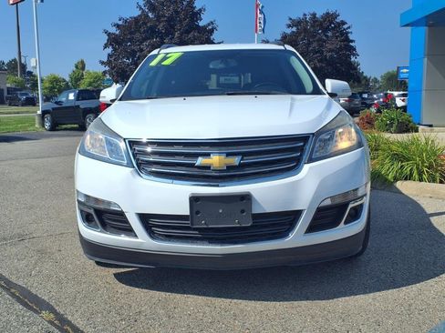 Used 2017 Chevrolet Traverse LT w/ Style and Technology Package image 2