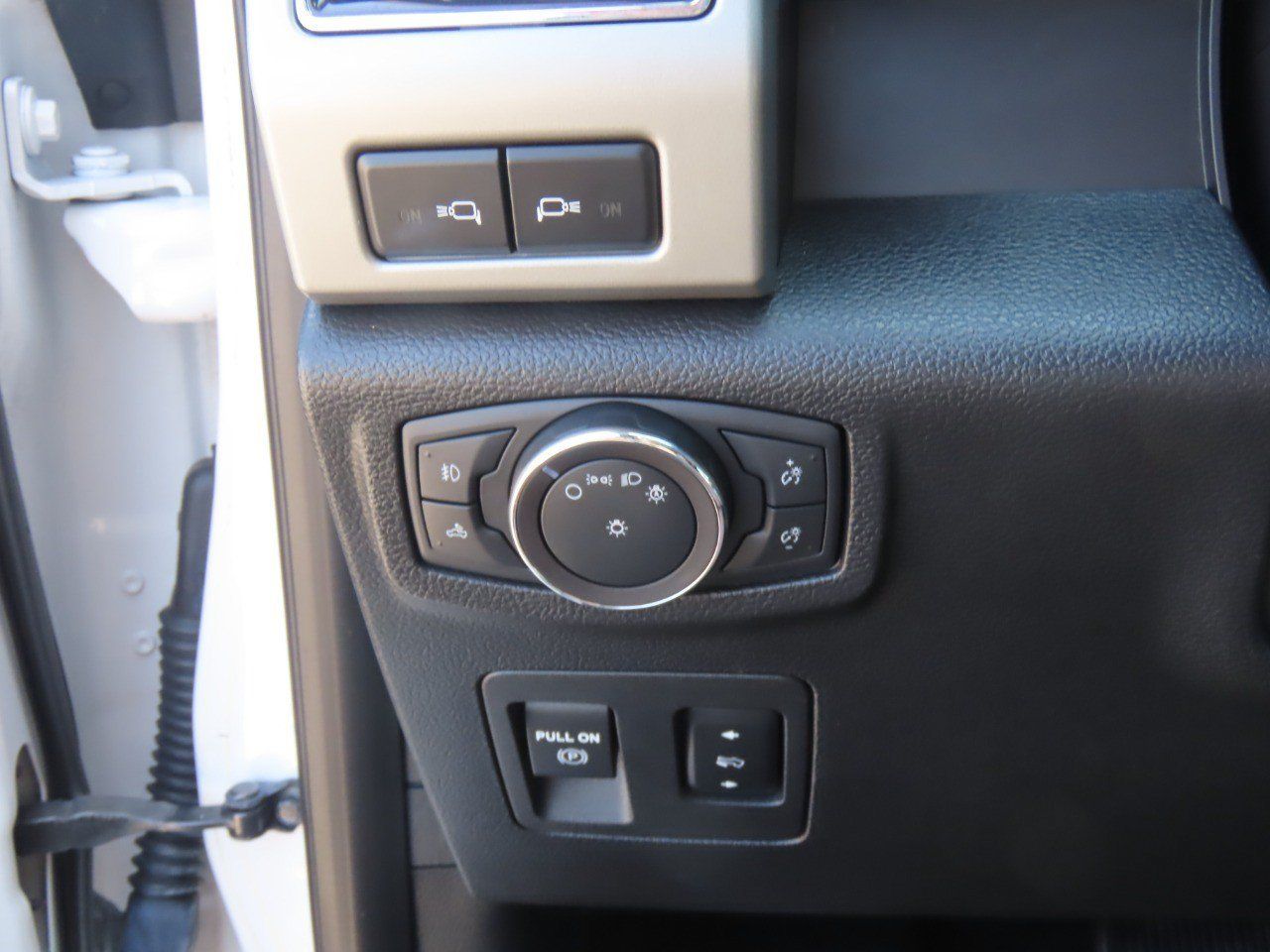 Used 2018 Ford F150 Lariat w/ Equipment Group 502A Luxury RWD image 27