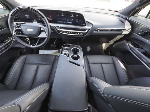 Used 2023 Cadillac Lyriq AWD image 39