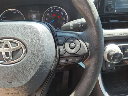 Used 2021 Toyota RAV4 LE AWD/4WD image 17