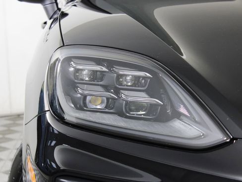 Certified 2026 Porsche Cayenne Coupe image 11