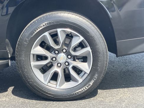 Used 2022 Chevrolet Suburban LT w/ Luxury Package image 10