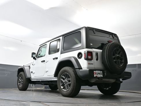 Used 2025 Jeep Wrangler Unlimited Sport AWD/4WD image 31