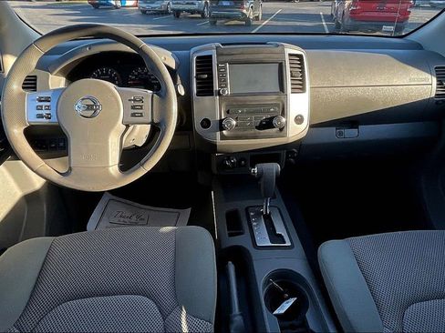 Used 2019 Nissan Frontier SV image 18