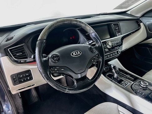 Used 2015 Kia K900 Luxury w/ VIP Package (Discontinued) RWD image 9