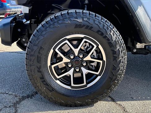 Used 2024 Jeep Gladiator Rubicon w/ Convenience Group image 8