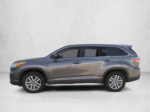 Used 2016 Toyota Highlander LE image 5