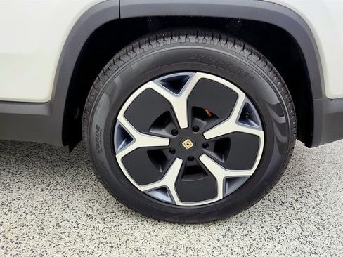 Used 2024 Rivian R1S Adventure AWD/4WD image 9
