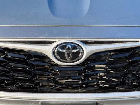 Used 2023 Toyota Highlander LE image 47