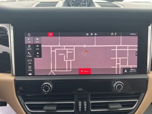 Used 2022 Porsche Macan Base image 11