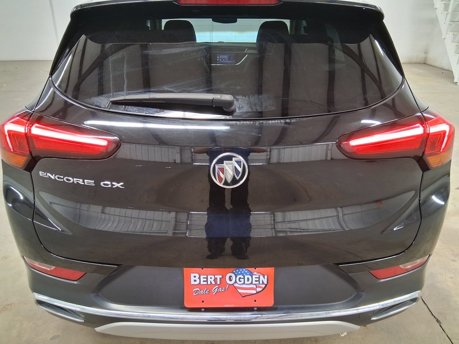 Used 2023 Buick Encore GX Essence w/ Experience Buick Package FWD image 4