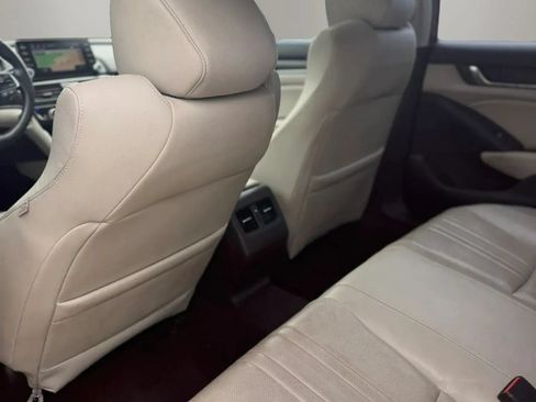 Used 2018 Honda Accord Touring image 17