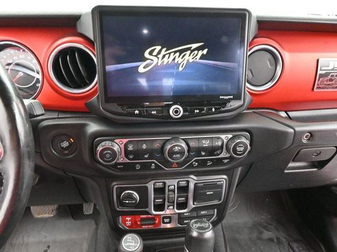 Used 2018 Jeep Wrangler Unlimited Rubicon w/ Dual Top Group AWD/4WD image 19