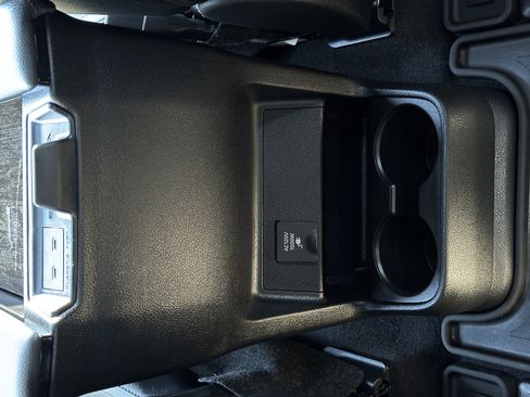 Used 2025 Toyota Sienna Limited image 49