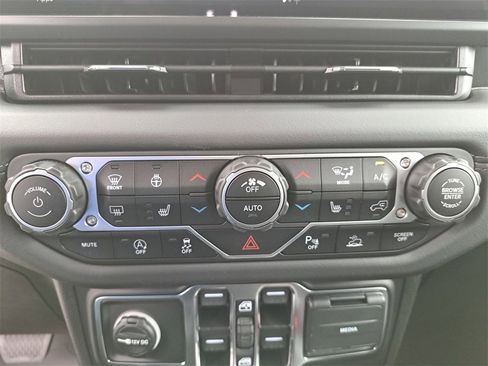 New 2025 Jeep Wrangler Unlimited Sahara image 20