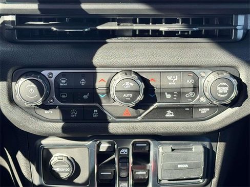 New 2025 Jeep Gladiator Sport image 5