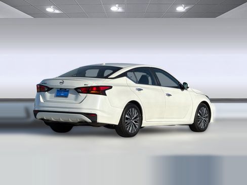 Used 2023 Nissan Altima 2.5 SV image 8