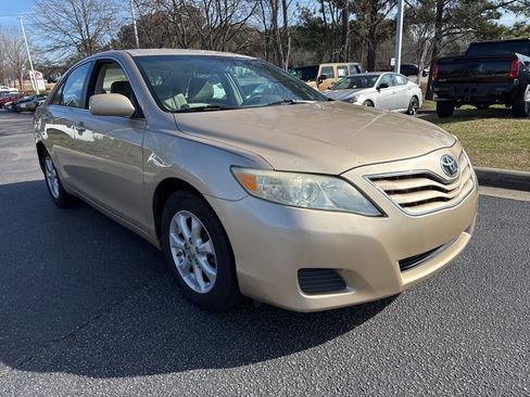 Used 2011 Toyota Camry LE image 7
