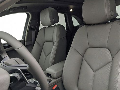 Used 2023 Porsche Macan S image 34