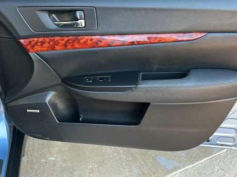 Used 2011 Subaru Outback 2.5i Limited image 16