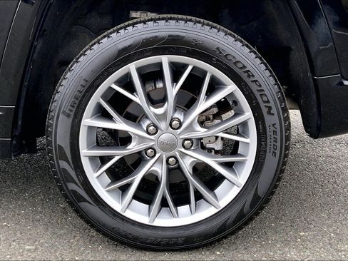 Used 2023 Jeep Grand Cherokee Summit image 10