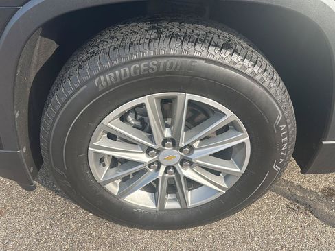 Used 2023 Chevrolet Traverse LT AWD/4WD image 9