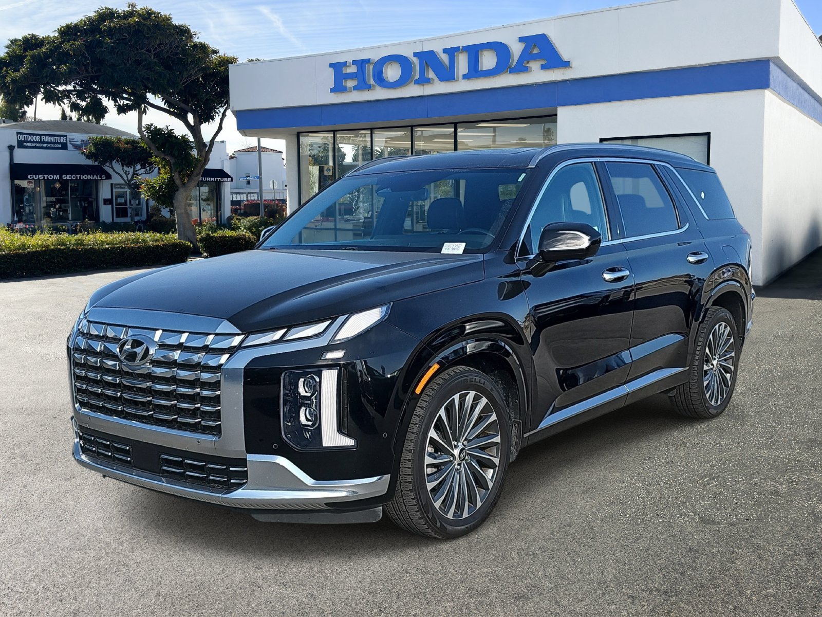 Used 2023 Hyundai Palisade Calligraphy FWD image 1