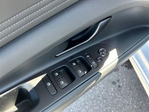Used 2025 Hyundai Elantra SEL FWD image 16