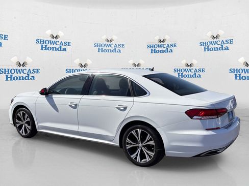 Used 2022 Volkswagen Passat 2.0T SE FWD image 5