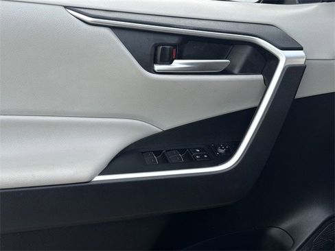 Used 2025 Toyota RAV4 XLE image 26