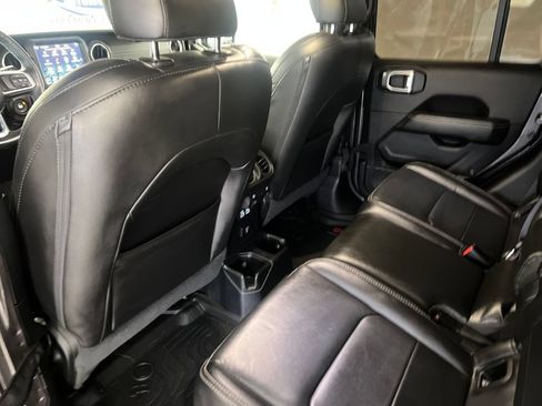 Used 2020 Jeep Gladiator Overland AWD/4WD image 39