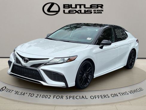 Used 2021 Toyota Camry XSE w/ Navigation Package image 9