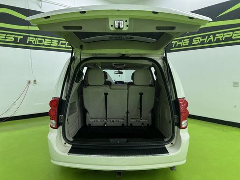 Used 2011 Dodge Grand Caravan Crew w/ Entertainment Group 1 FWD image 9