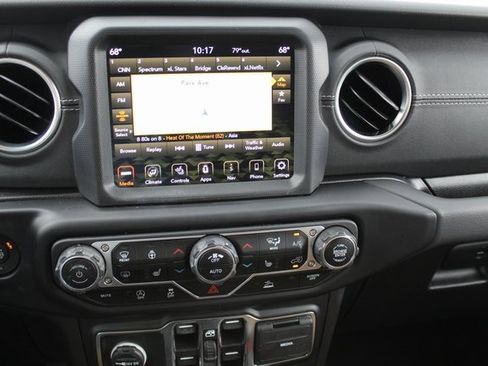 Used 2022 Jeep Wrangler Unlimited Sahara w/ Cold Weather Group image 17