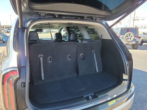 Used 2024 Kia Telluride EX w/ EX Captain's Chair Package image 10