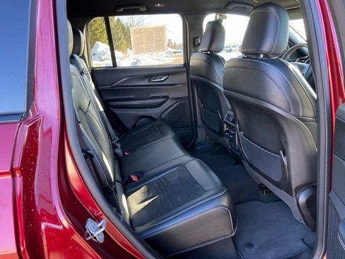 Used 2024 Jeep Grand Cherokee Altitude image 16