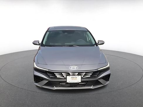 Used 2025 Hyundai Elantra Limited image 4