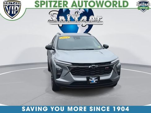 Used 2024 Chevrolet Trax RS w/ Driver Confidence Package FWD image 3