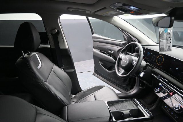 Used 2025 Hyundai Tucson Limited AWD/4WD image 47