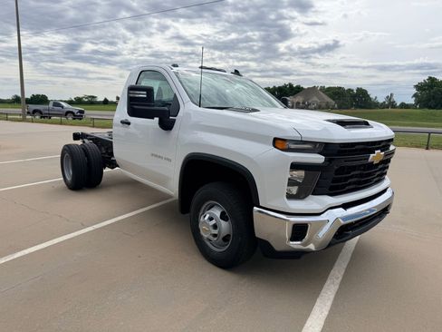 New 2026 Chevrolet Silverado 3500 W/T AWD/4WD image 4