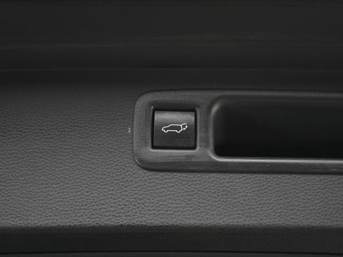 Used 2023 Toyota Highlander XSE image 19