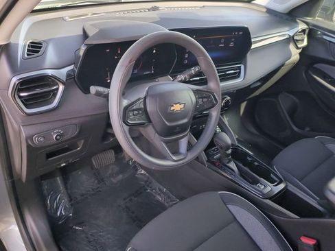 Used 2025 Chevrolet TrailBlazer LT FWD image 11