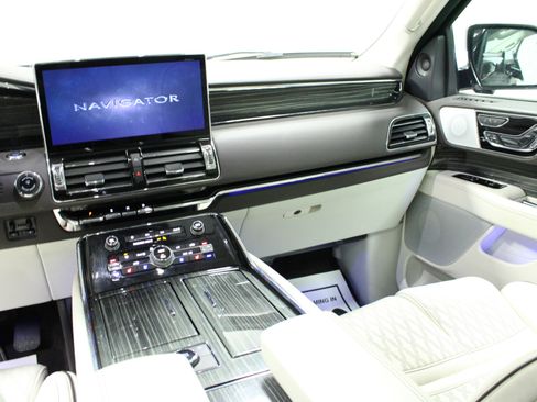Used 2023 Lincoln Navigator Black Label image 20
