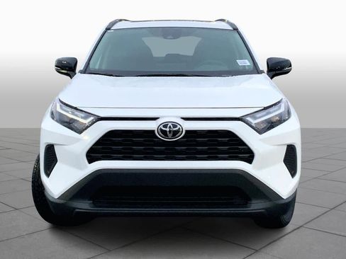 Used 2025 Toyota RAV4 XLE image 3