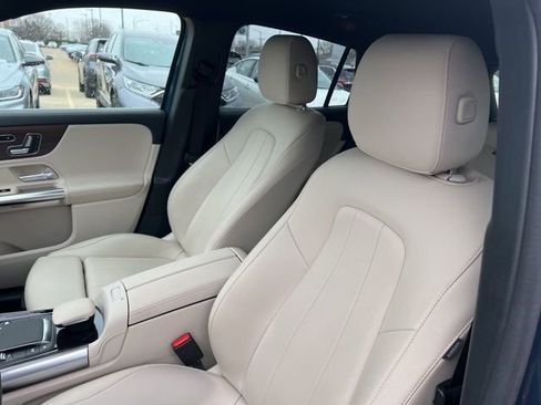 Used 2021 Mercedes-Benz GLA 250 4MATIC w/ Premium Package image 7