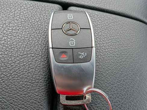 Used 2025 Mercedes-Benz GLE 450 4MATIC image 37