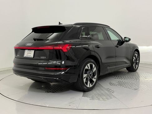 Certified 2022 Audi e-tron Premium w/ Convenience Plus Package image 9