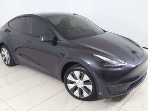 Used 2024 Tesla Model Y Long Range RWD image 17